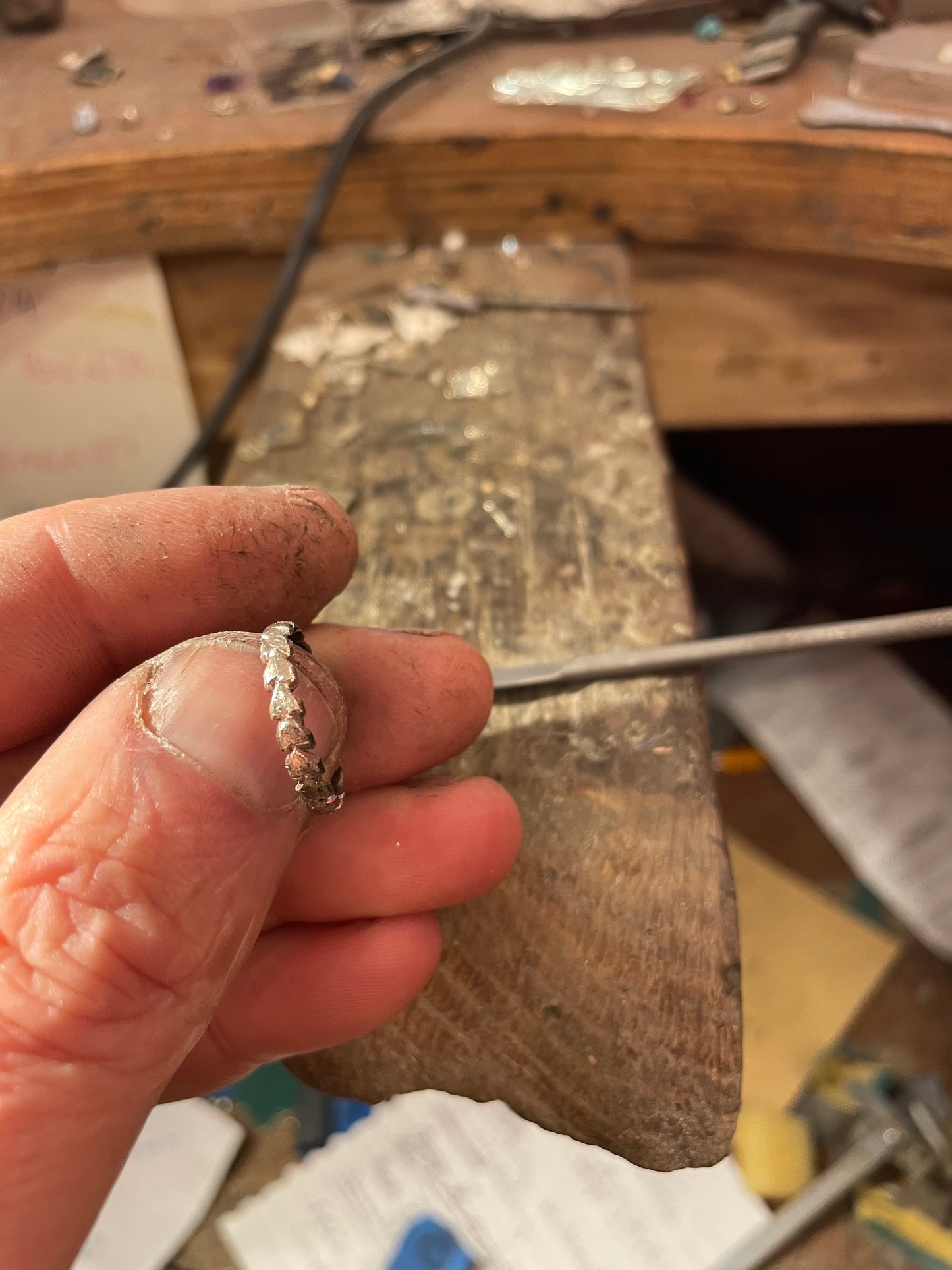 18 carat white gold wedding ring - Carved Heart