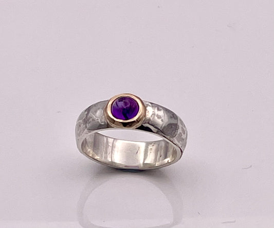 Cabochon amethyst ring