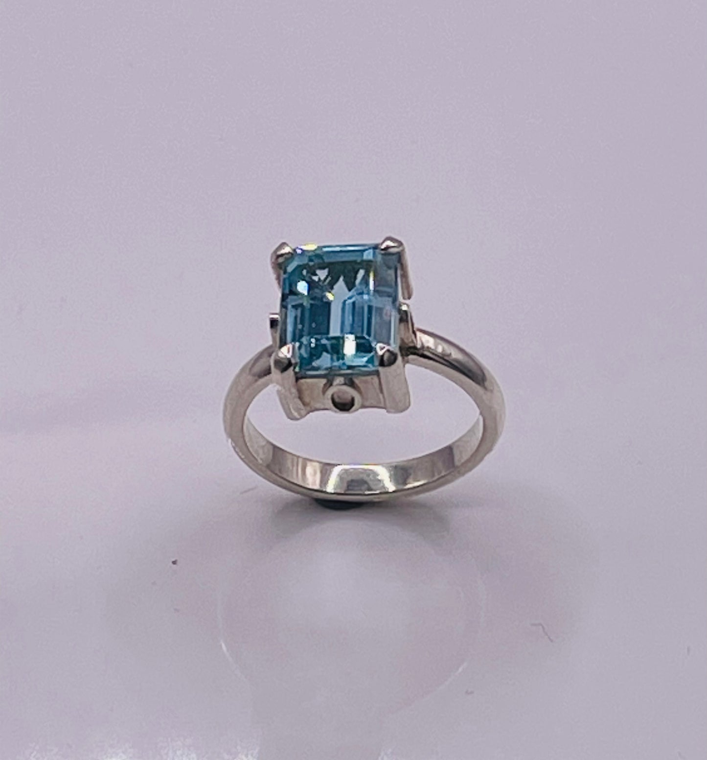 Blue Topaz and White Gold Ring ‘Atomic Sage’