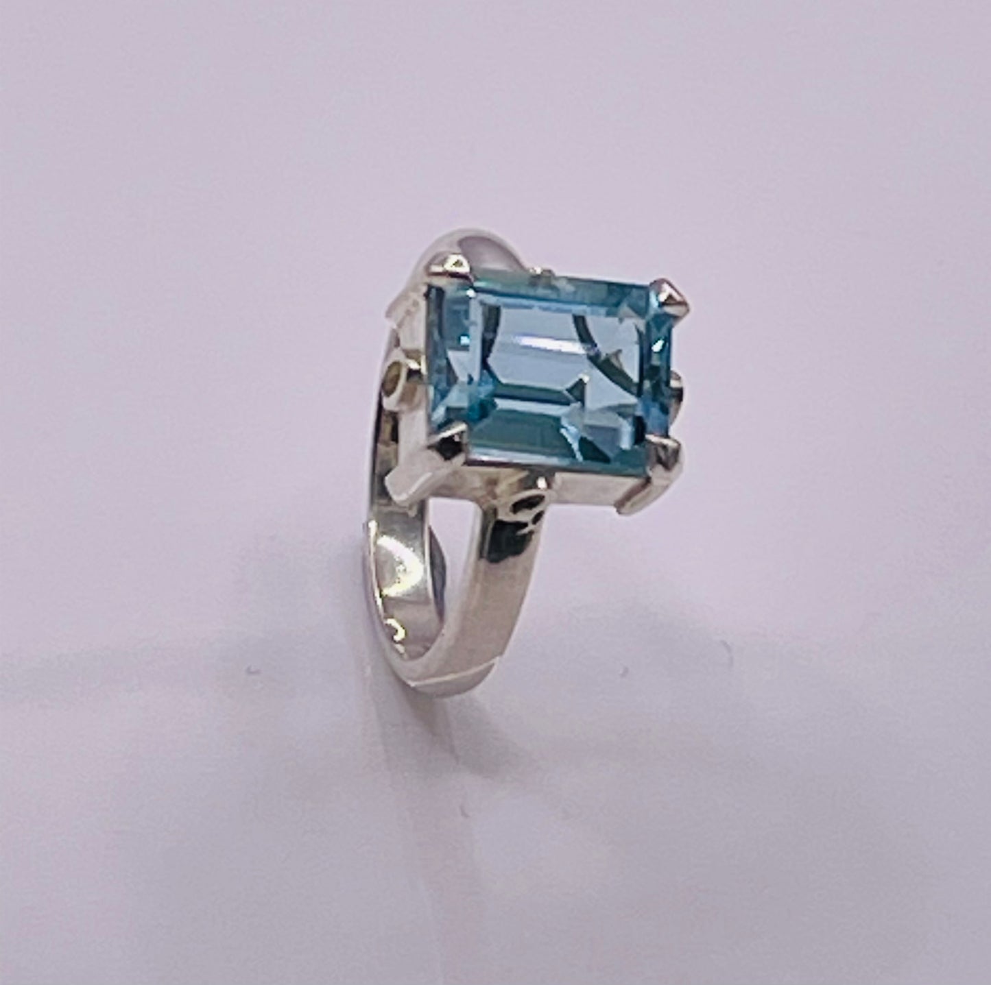 Blue Topaz and White Gold Ring ‘Atomic Sage’