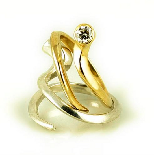 18 carat yellow gold ring