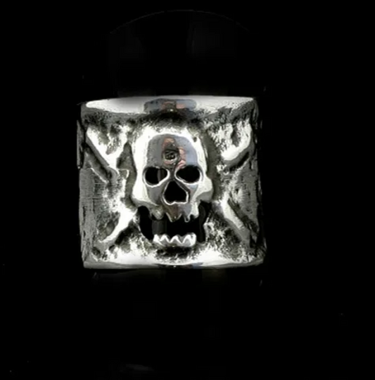 Skull and Cross Bone Ring