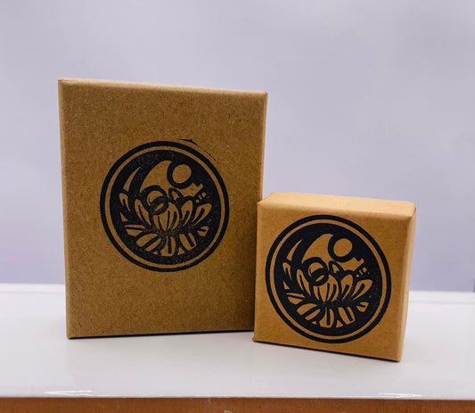 Jewellery boxes and packing