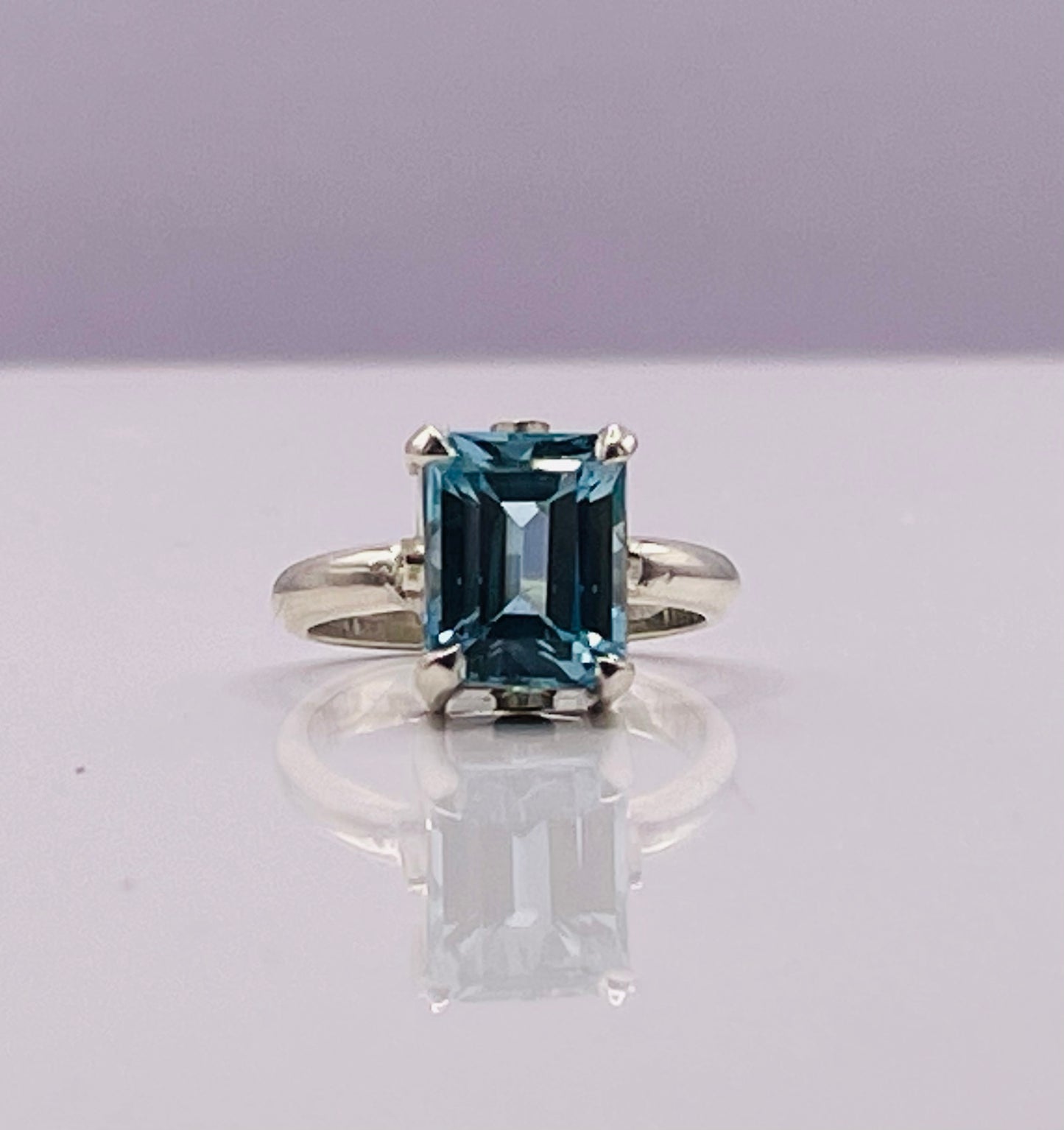 Blue Topaz and White Gold Ring ‘Atomic Sage’