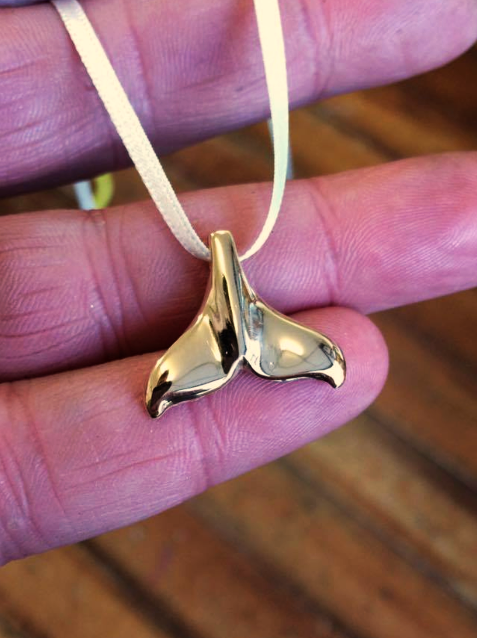 18ct Yellow Gold Whale Tail